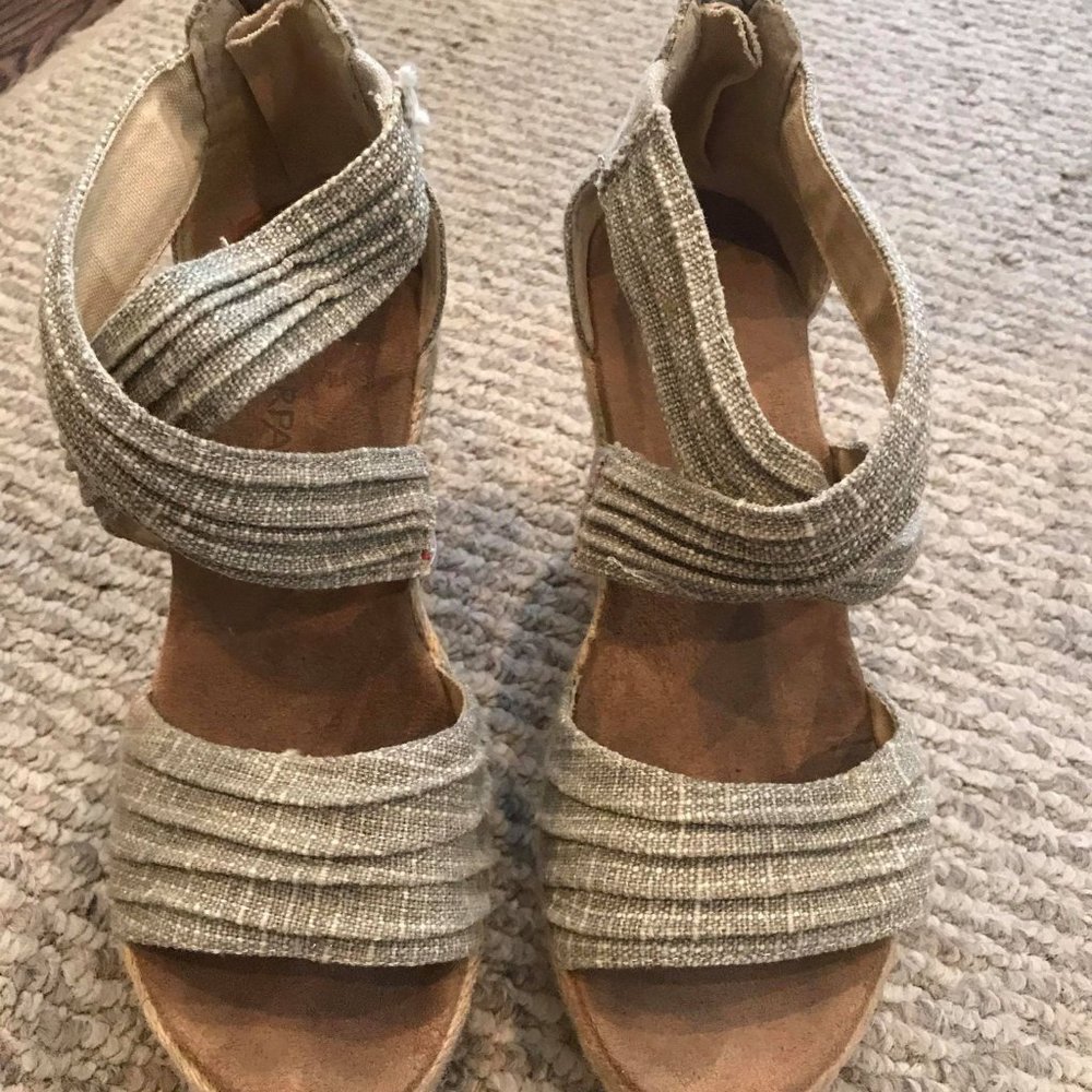 Open Toed Wedged Heel - Picture 2 of 3